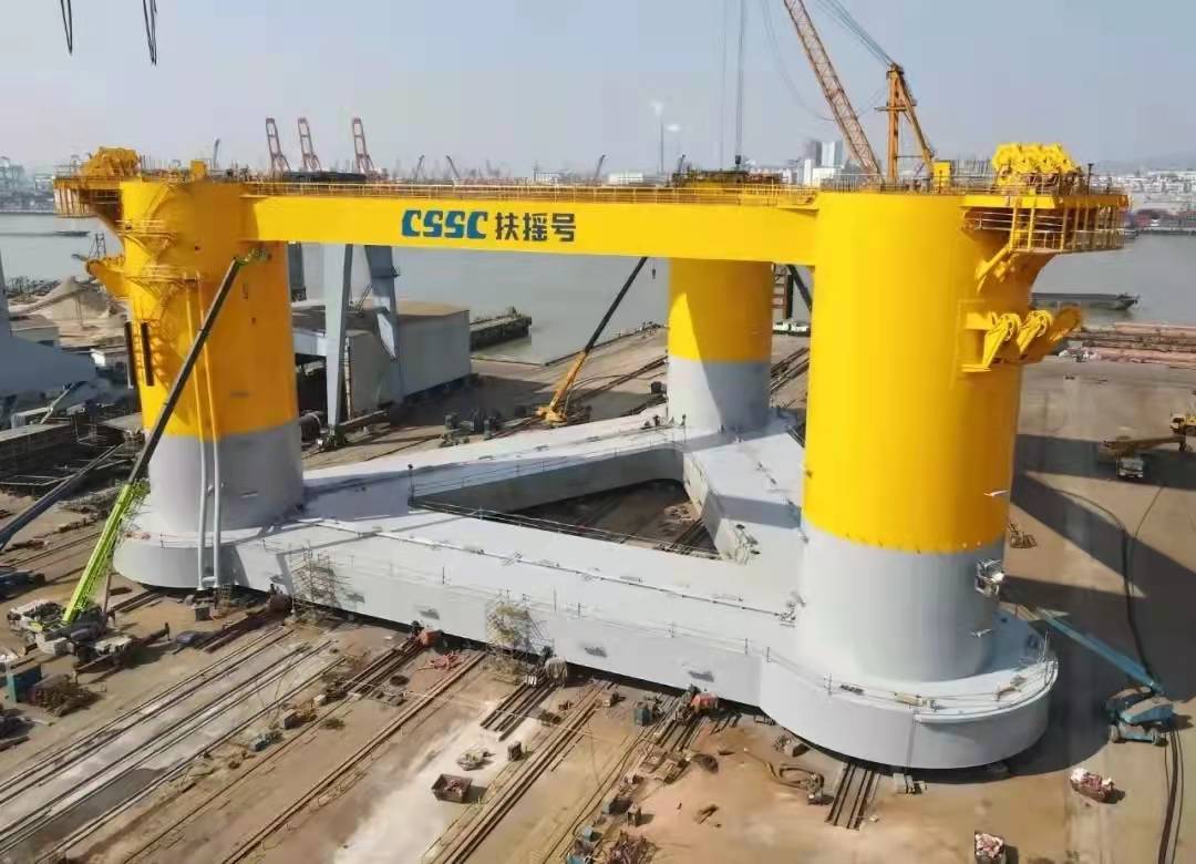 國內(nèi)首個深遠(yuǎn)海工況浮式風(fēng)電平臺“扶搖號”在我司成功建造下線