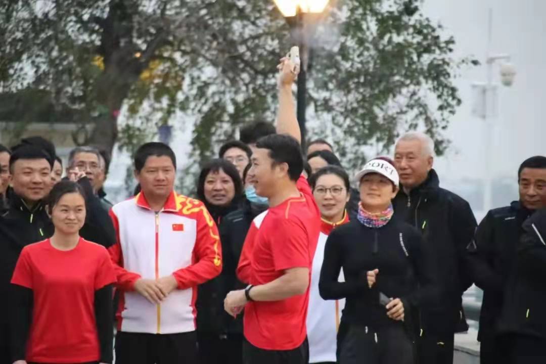 “燃爆！”這場迷你馬拉松激情開跑