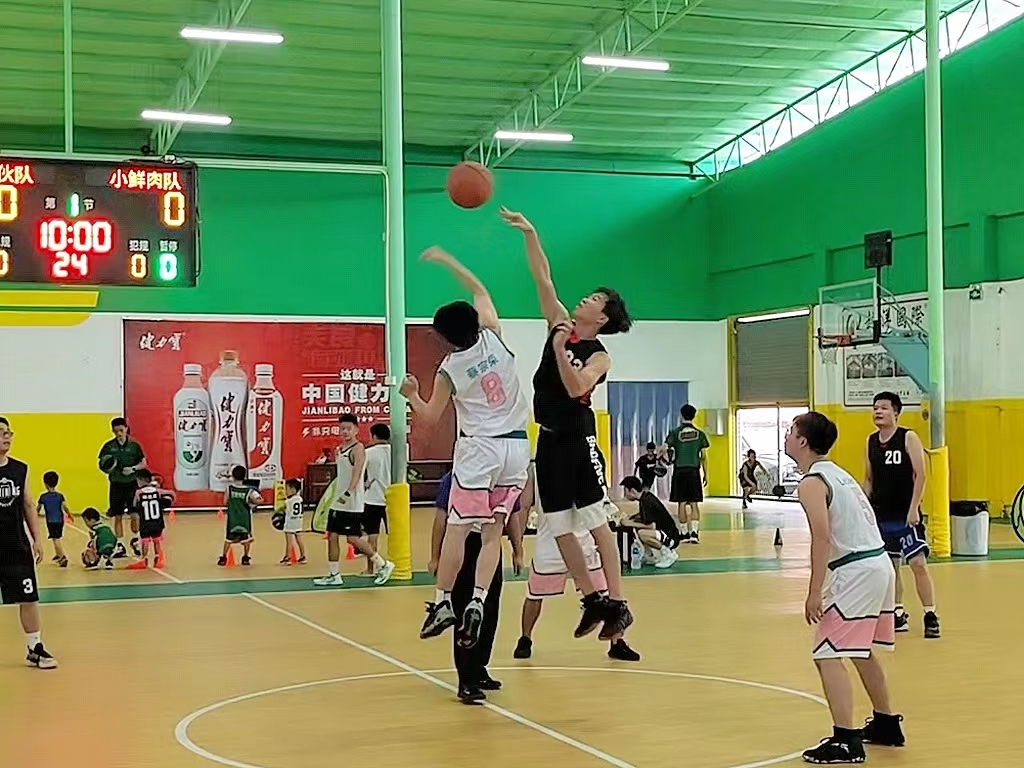 執(zhí)球會友 以心迎新|新老員工籃球賽激情開賽